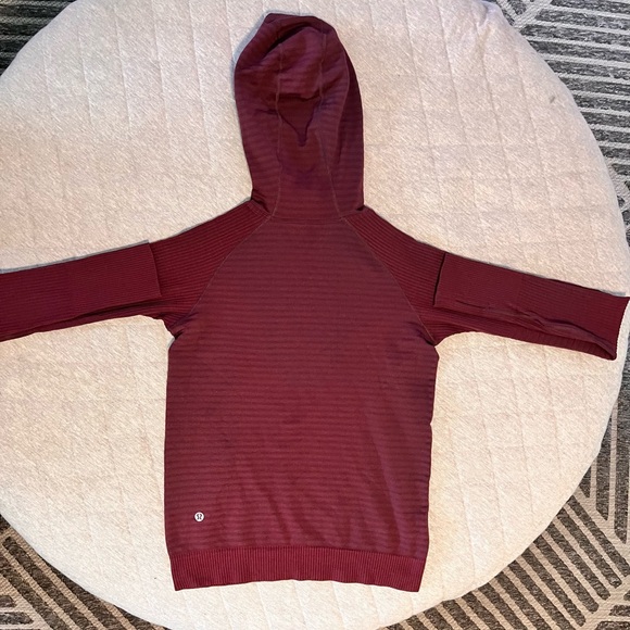 LULULEMON Sz 6 Burgundy Keep the Heat Thermal Running Hoodie Originally $118 - Picture 9 of 10
